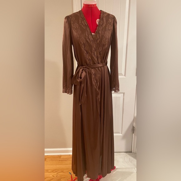 Vintage Vassarette Satin Peignoir Robe Chocolate Brown With Lace Trim - Picture 2 of 14